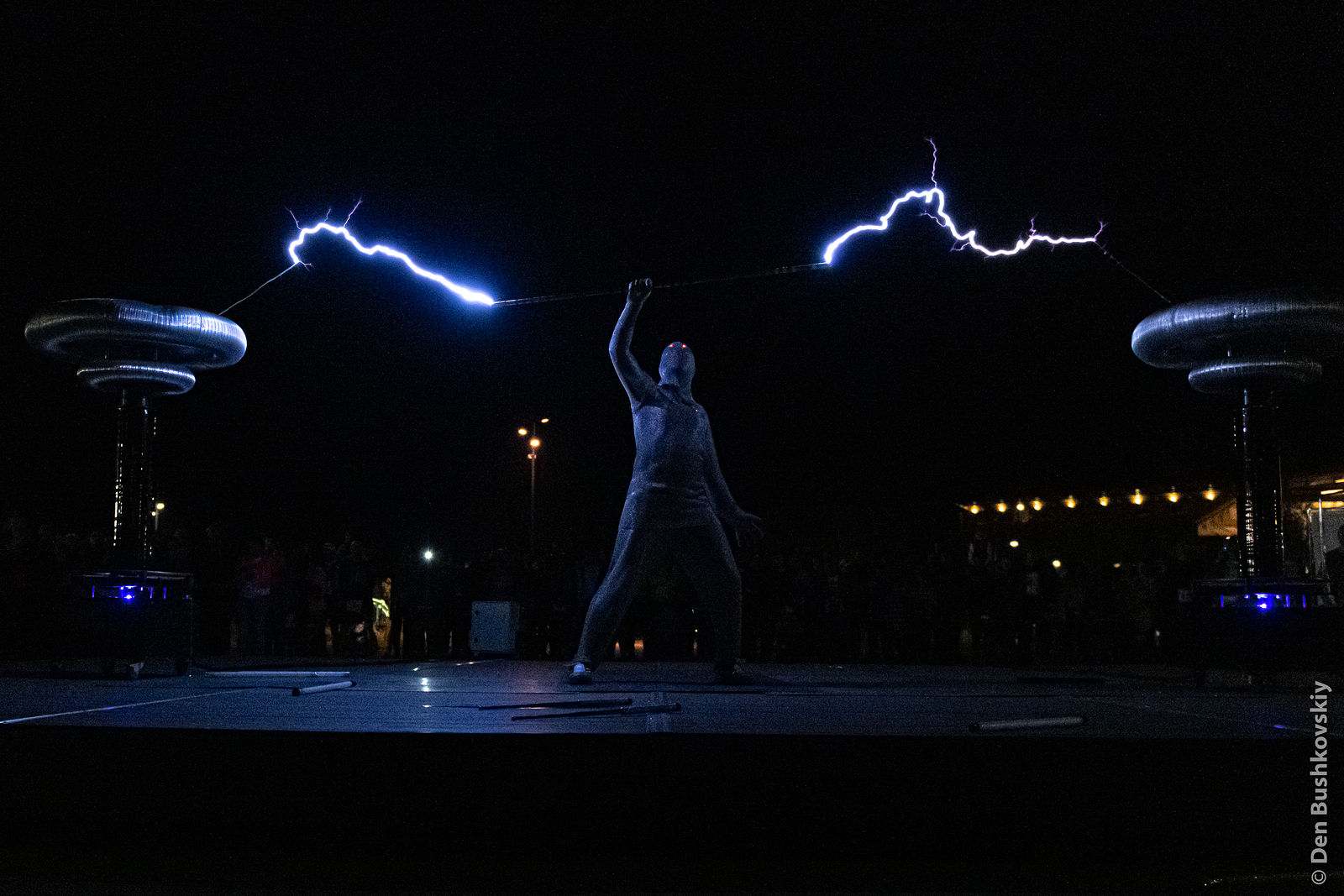 Фотограф Денис Бушковский. Tesla Show. Без названия