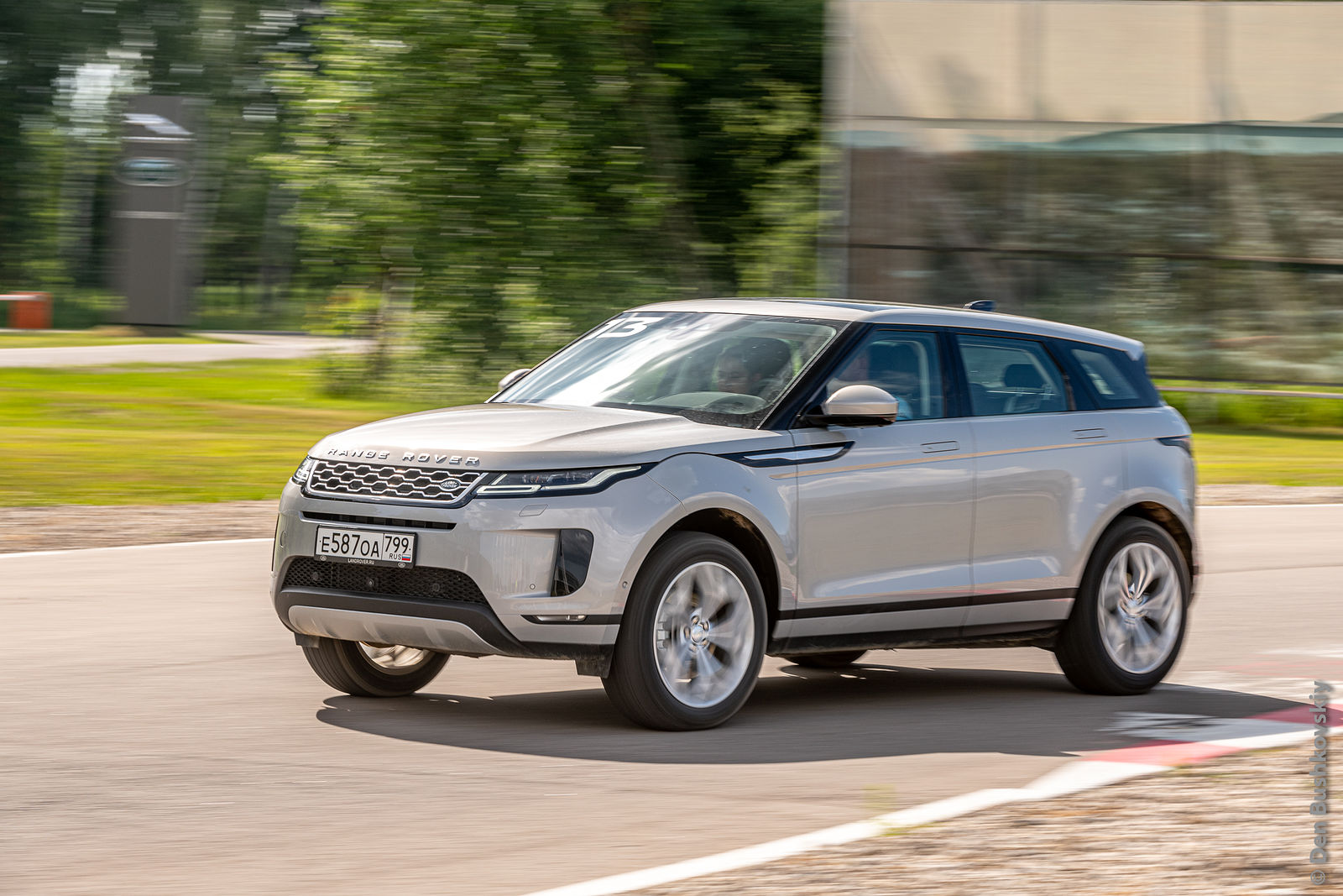 Фотограф Денис Бушковский. Range Rover Evoque 2019. Без названия