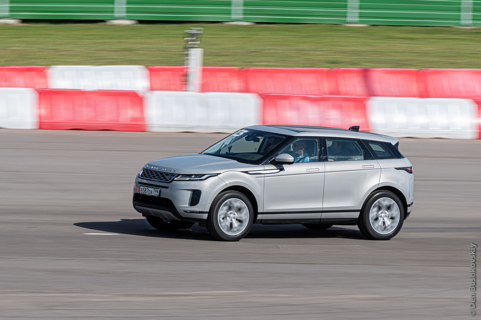 Фотограф Денис Бушковский. Range Rover Evoque 2019. Без названия
