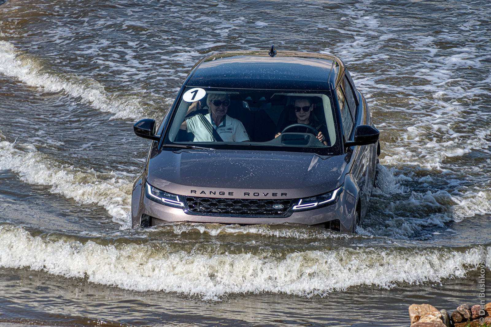 Фотограф Денис Бушковский. Range Rover Evoque 2019. Без названия